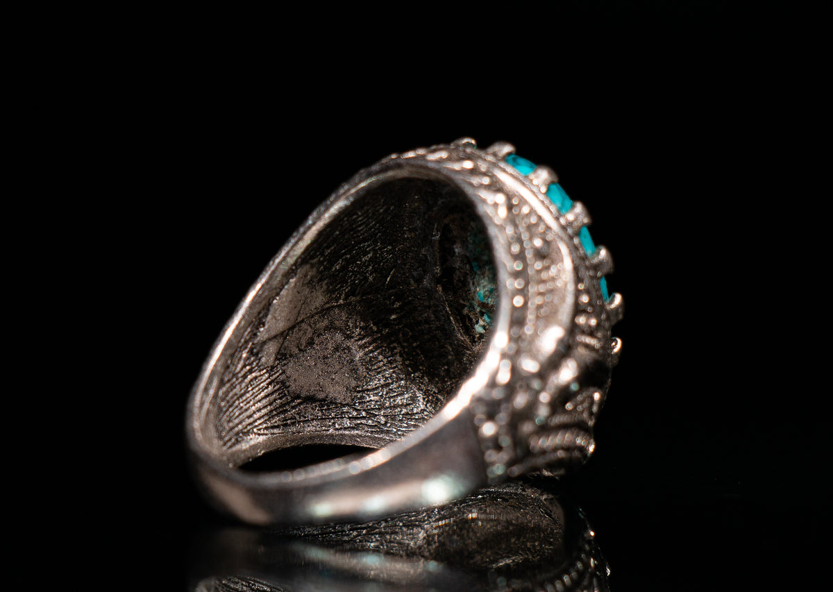 Osmanska riket - Ring i silver med turkos cabochon 1700-1800 AD