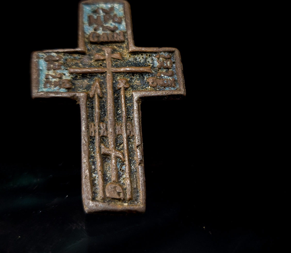 Renässans - Hängsmycke - Kors i brons