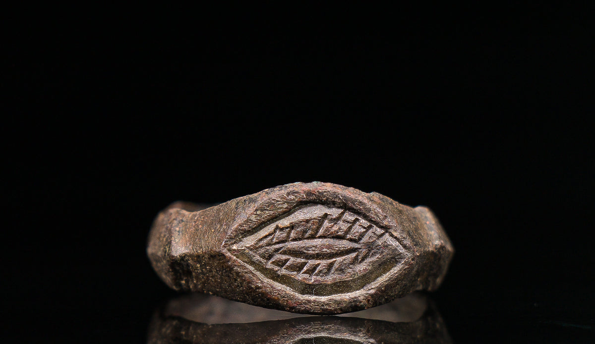 Forntida ring i brons 100-1400 AD #24