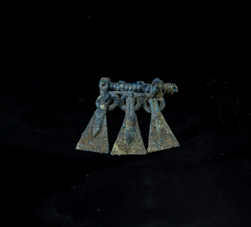 Vikingarna - Hänge i brons med "drakfötter" 900-1100 AD