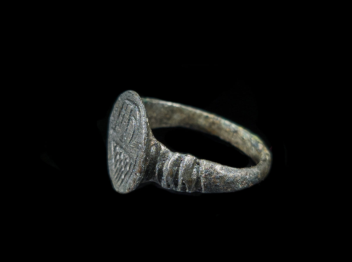 Romarna - Ring med skepp som motiv 100-300 AD