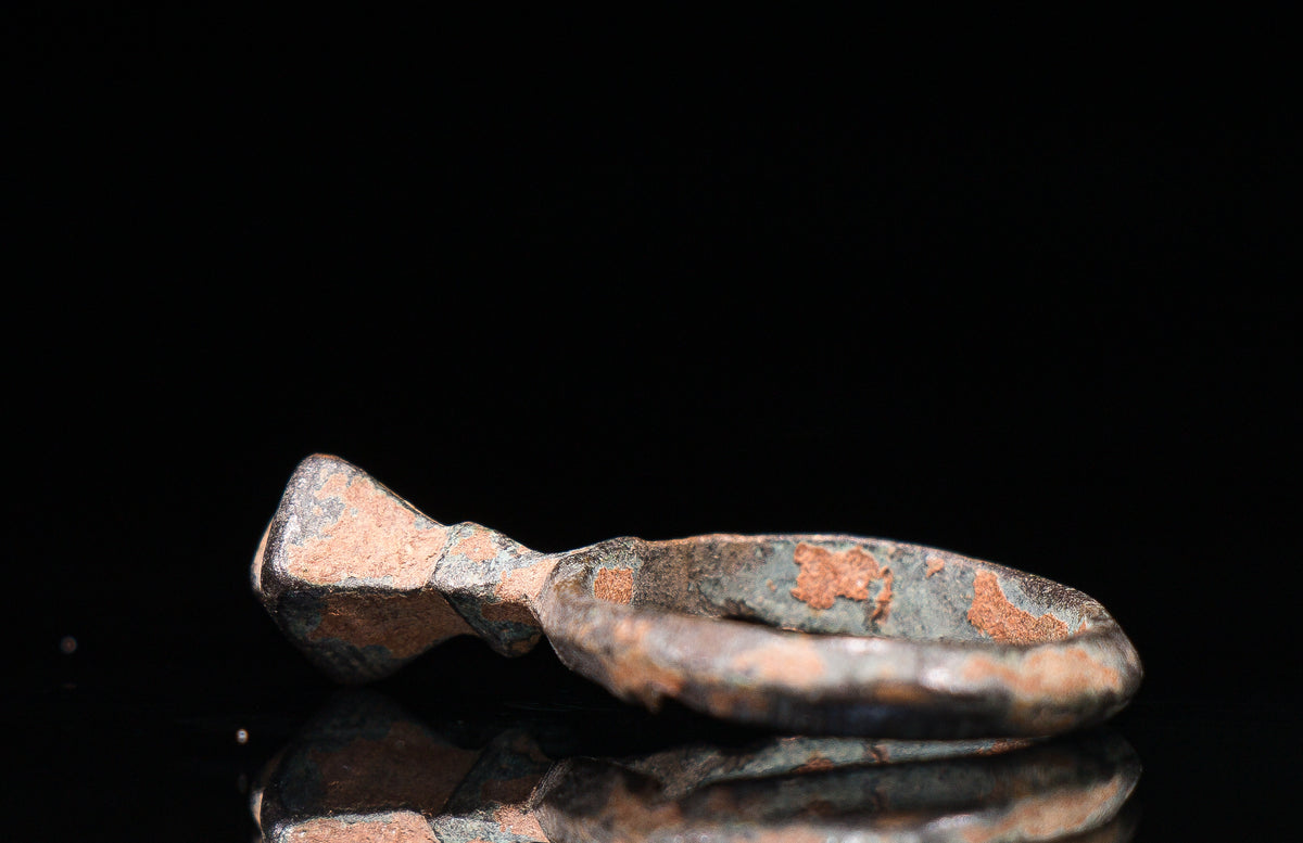 Forntida ring i brons 100-1400 AD #29