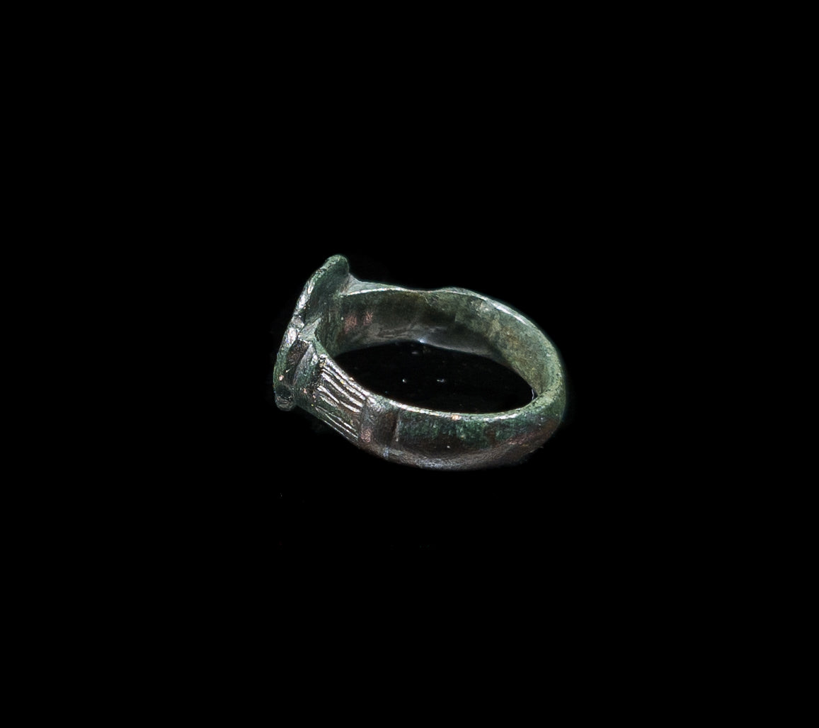 Korstågen - Ring i brons med Betlehems stjärna 1200-1400 AD