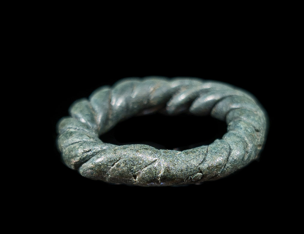 Vikingarna - Flätad ring i brons 900-1100 AD