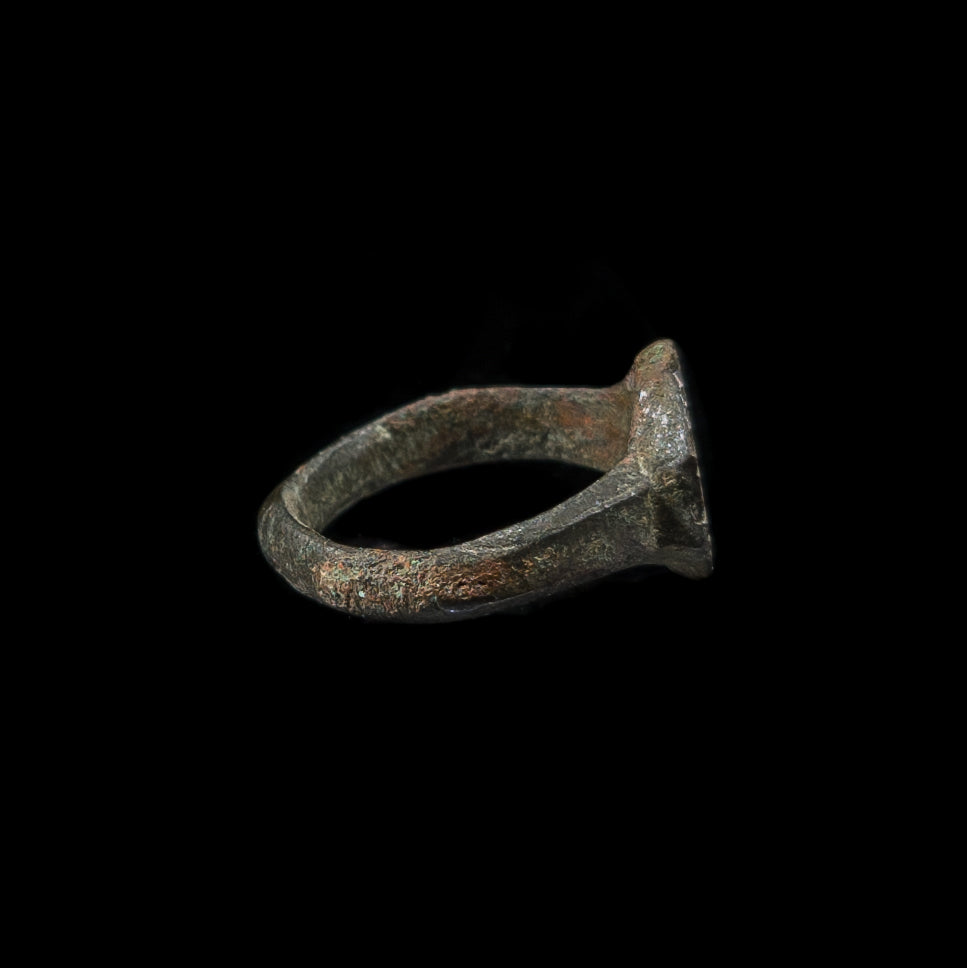 Forntida ring i brons 100-1400 AD #11