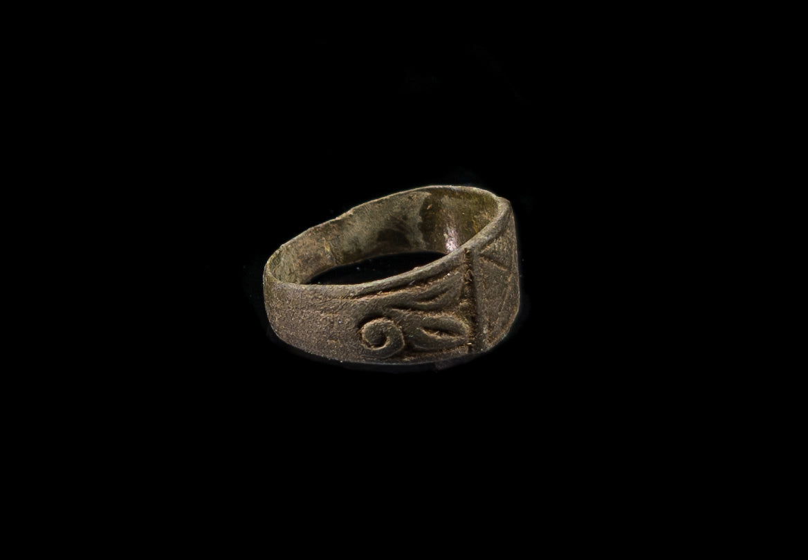 Forntida ring i brons 100-1400 AD #9