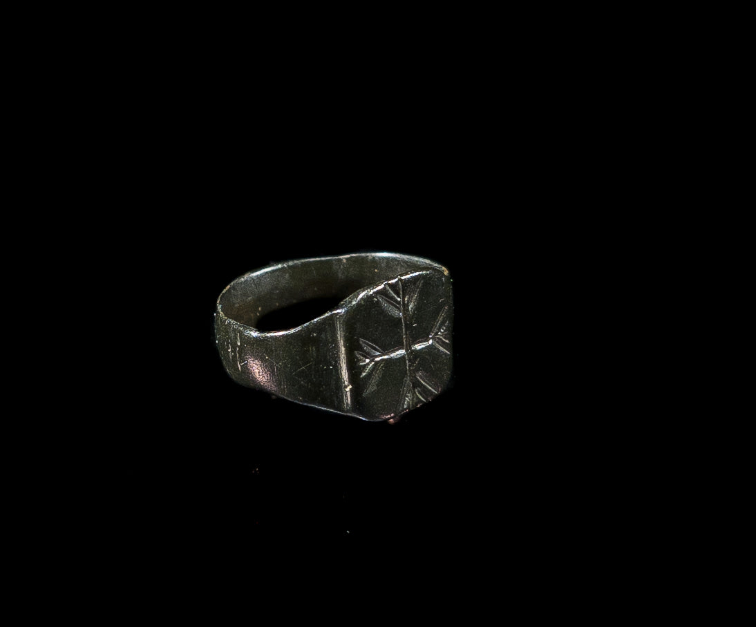 Korstågen - Ring med korsmotiv 1200-1400 AD #1