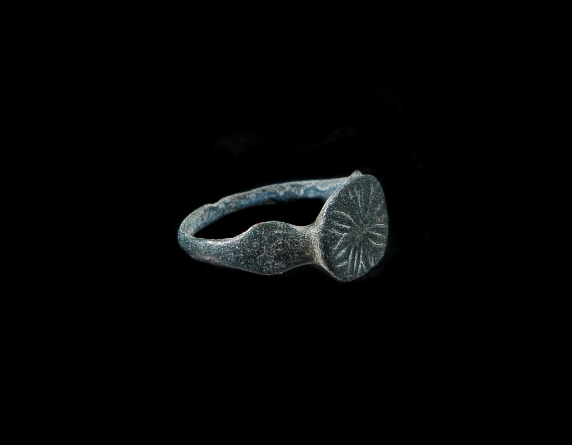 Forntida ring i brons 100-1400 AD #17