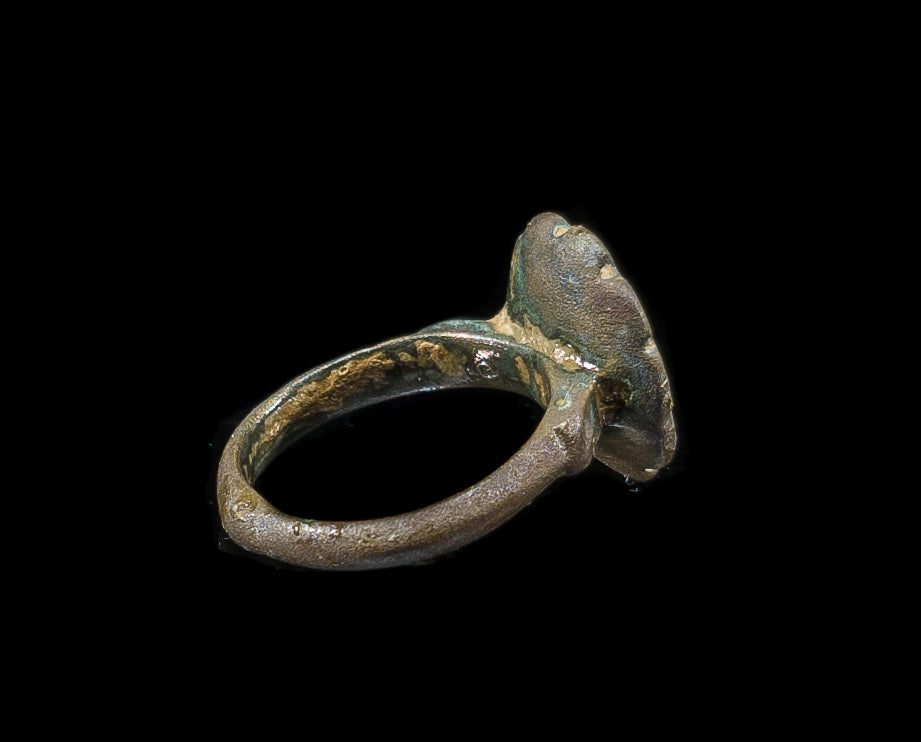 Vikingarna - Ring i brons med best/odjurs-motiv 900-1100 AD #2